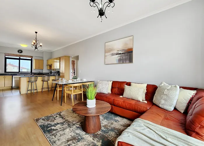 Peaceful Retreat, Pools, Gym, Parks